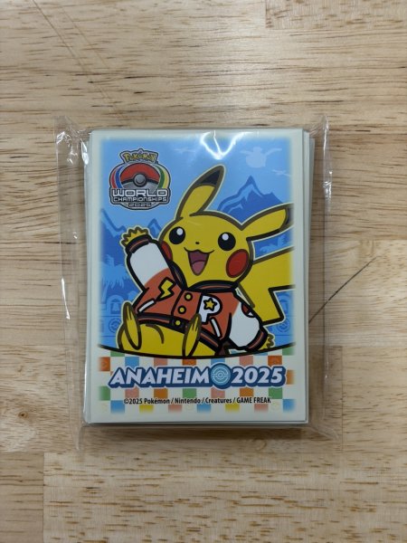 画像1: デッキシールド ピカチュウ WCS 2025 COMPETITOR (1)