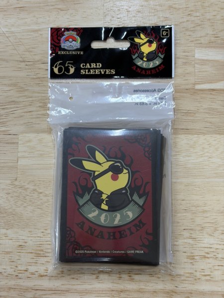 画像1: デッキシールド Anaheim Pikachu WCS STORE 2025 (1)