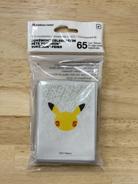 画像2: デッキシールド Pokemon Celebration 25 ピカチュウ white (2)