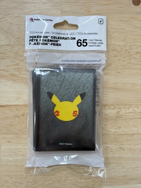 画像2: デッキシールド Pokemon Celebration 25 ピカチュウ black (2)